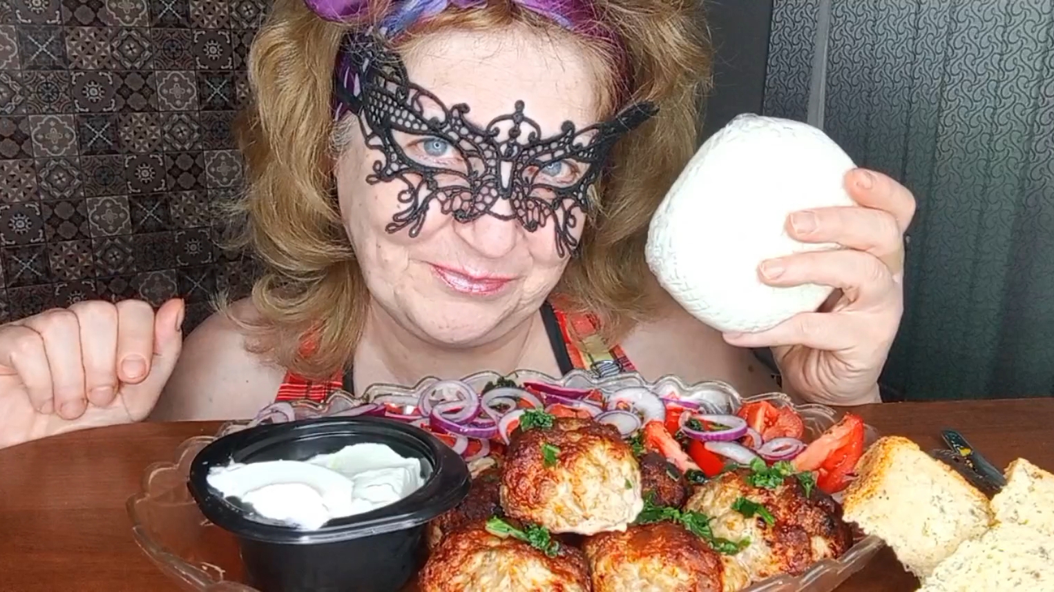 "КОТЛЕТКИ ИЗ ИНДЕЙКИ С СЕКРЕТНЫМ ИНГРЕДИЕНТОМ"МУКБАНГ/ЕДА НА КАМЕРУ/ смотреть онлайн