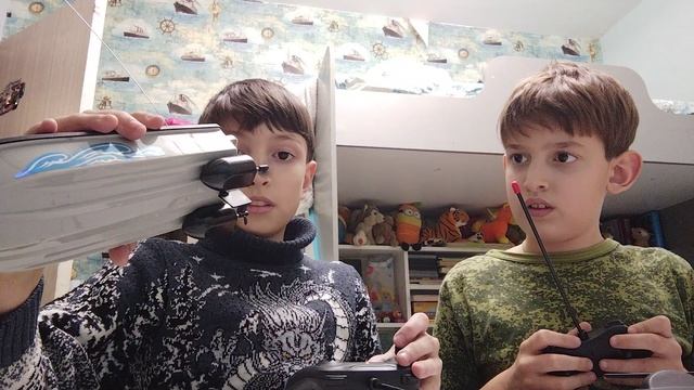 лодки из Фик спрайса смотреть онлайн