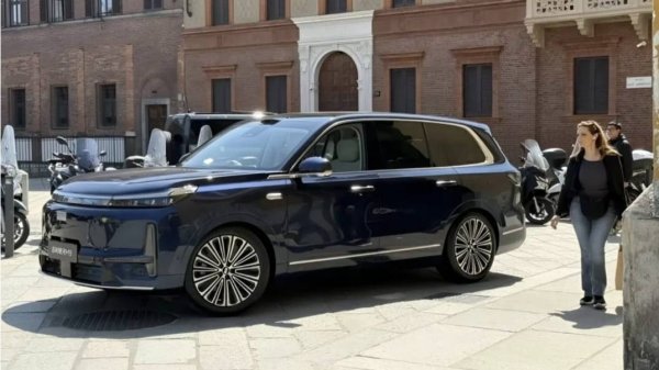 Geely Galaxy M9 4WD на подъёмнике тех информация