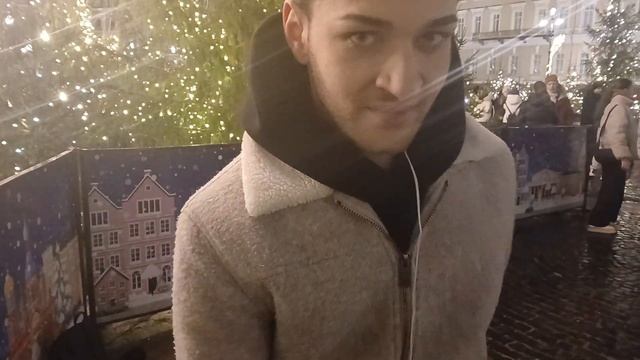 ТАНЦОР САША ТАНЦУЕТ НА ДВОРЦОВОЙ ПЛОЩАДИ смотреть онлайн