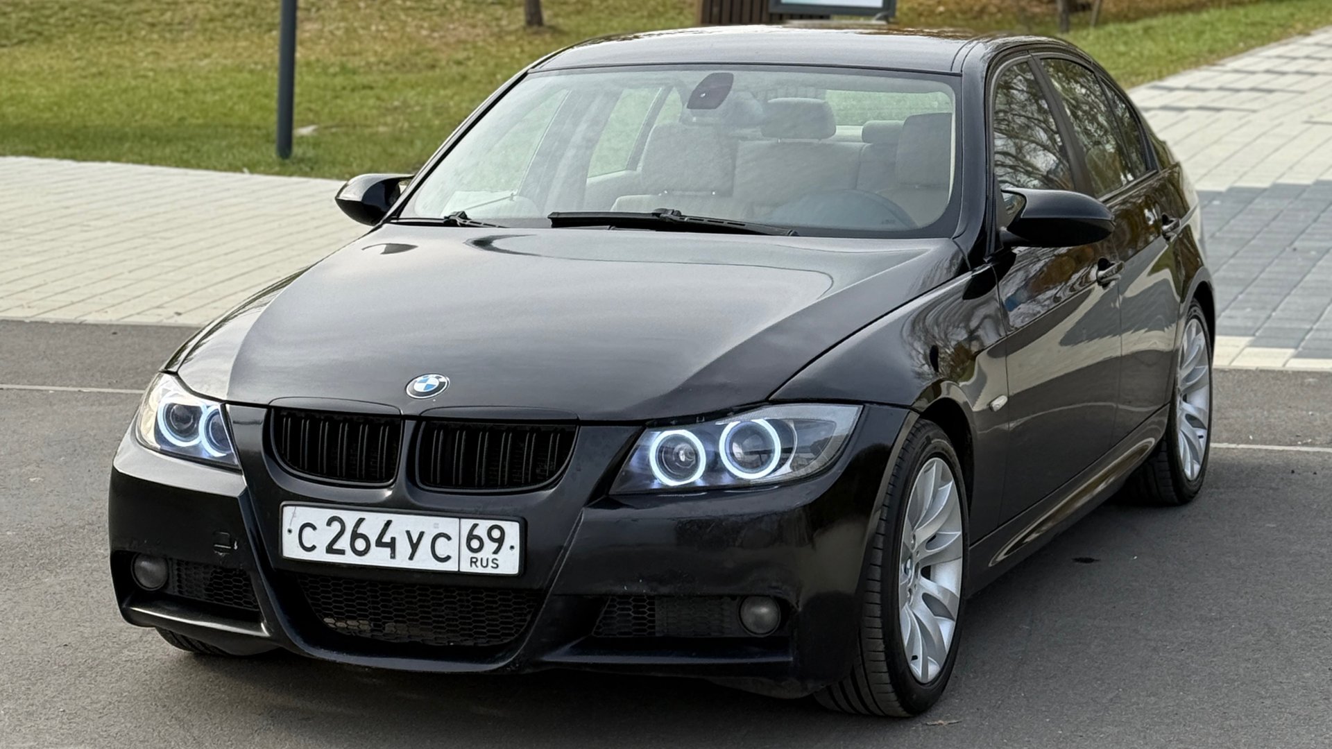 E90