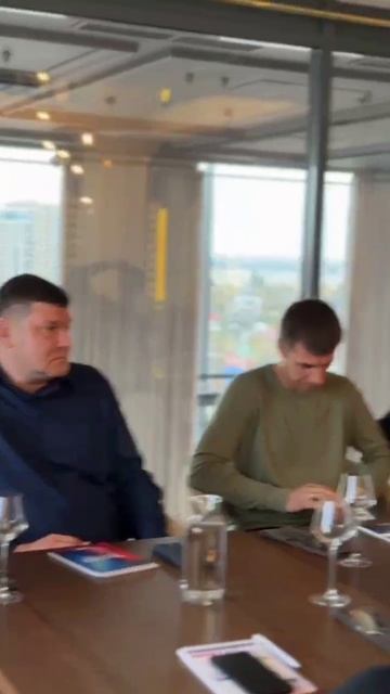 Когда предприниматели собираются вместе — рождаются новые решения. смотреть онлайн