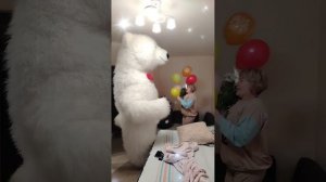 Поздравление от белого мишки в Оренбурге .mp4