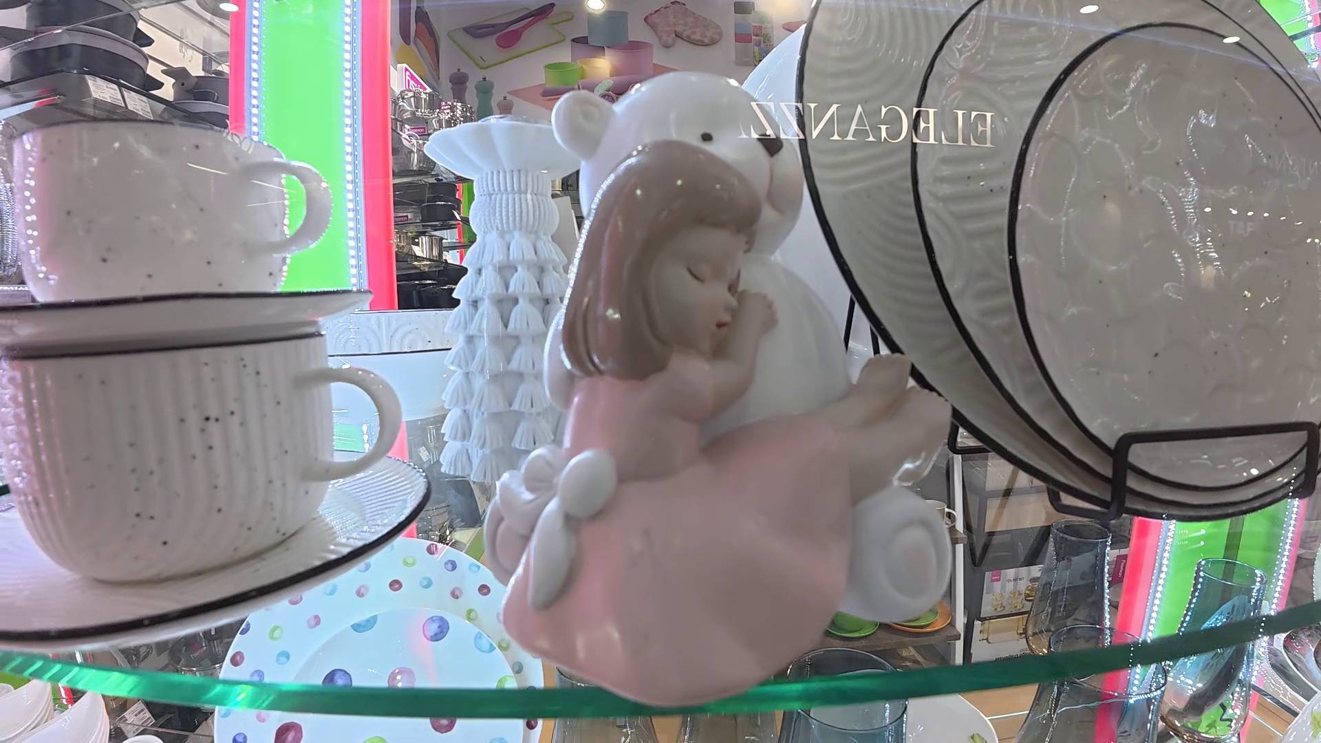 Витрины - бесплатный шопинг для глаз. ТРК Москворечье. смотреть онлайн