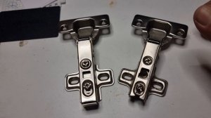 Мебельные петли с доводчиком  - установка вместо обычных.