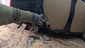 Замена арок и порогов на Land Rover Discovery 3. Серия #2