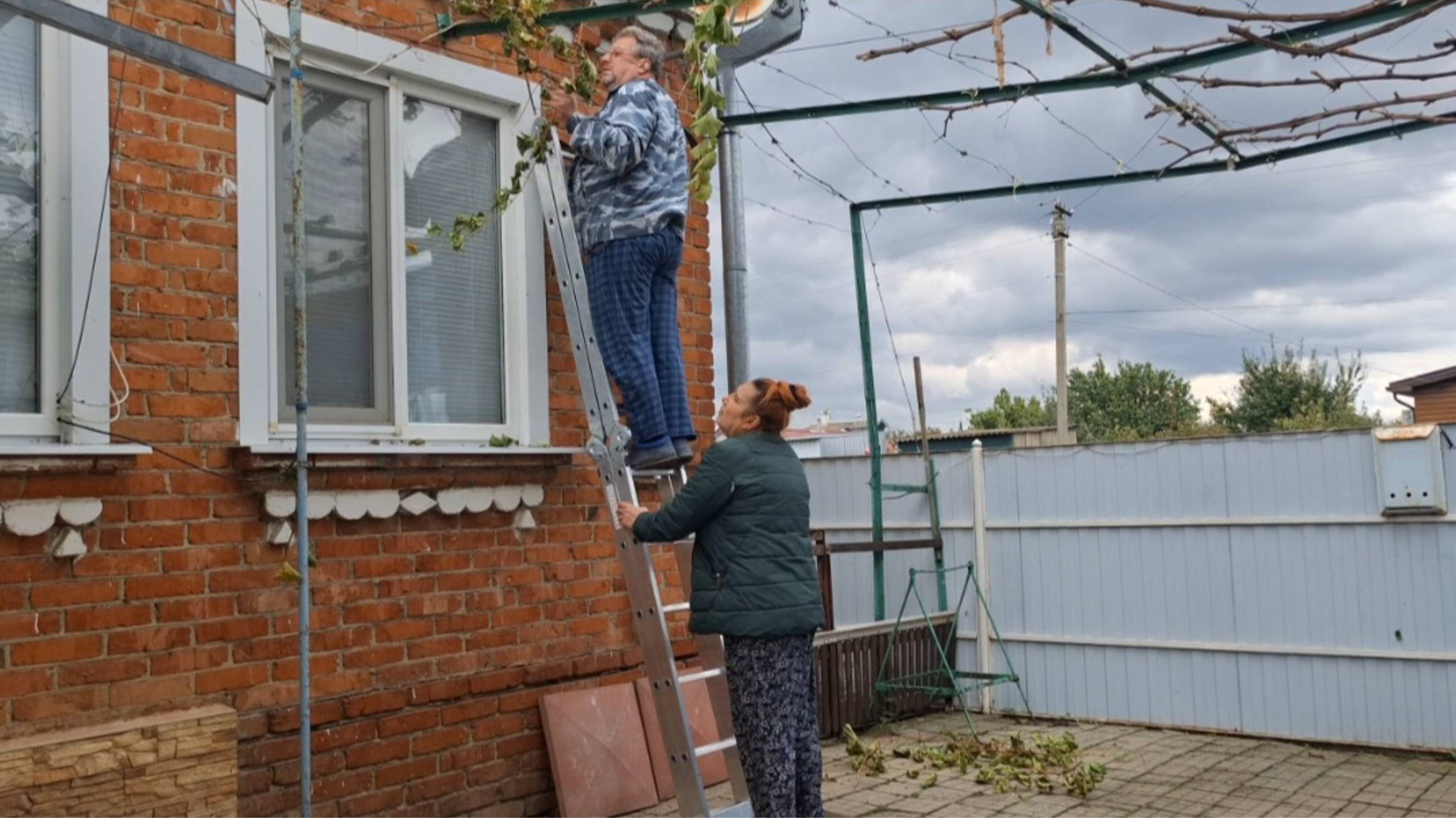 822 Переехали из города в станицу на юге. Взялись вместе и сделали. смотреть онлайн
