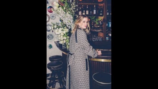 Элизабет Лэил ( Elizabeth Lail )