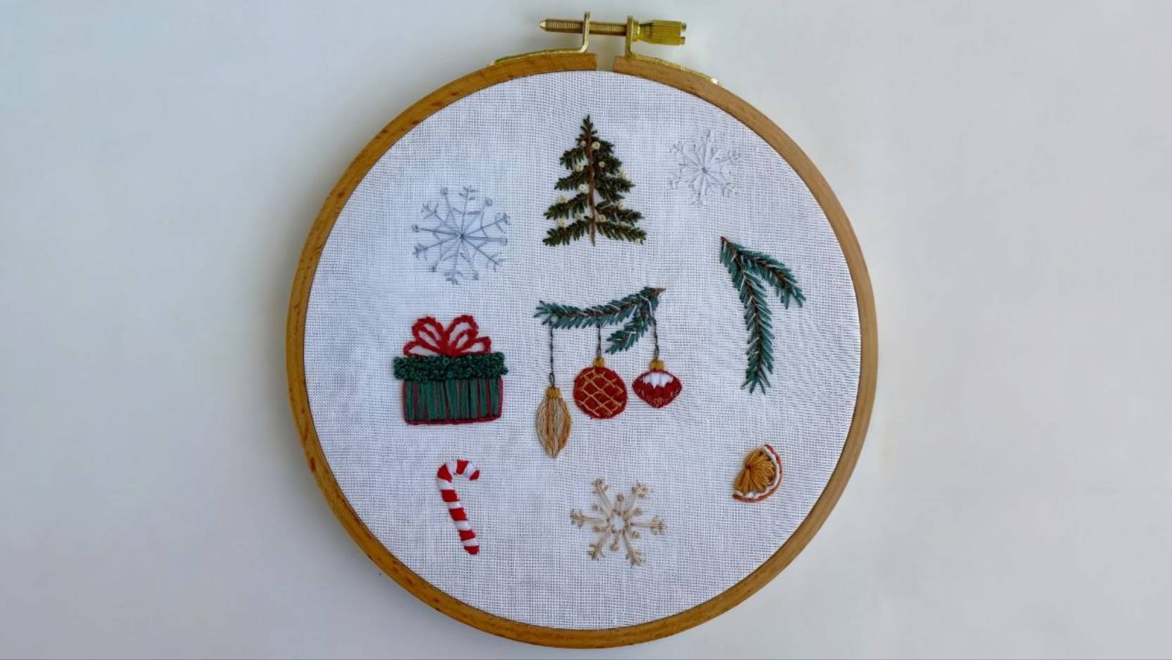 Новогодние стикеры для вышивания водорастворимые. Вышивка гладью на одежде и аксессуарах. смотреть онлайн