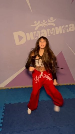 Мама, я танцую! #ВероникаПетрова #2Маши #Мамаятанцую #босая #Ятанцую #Берегиуши