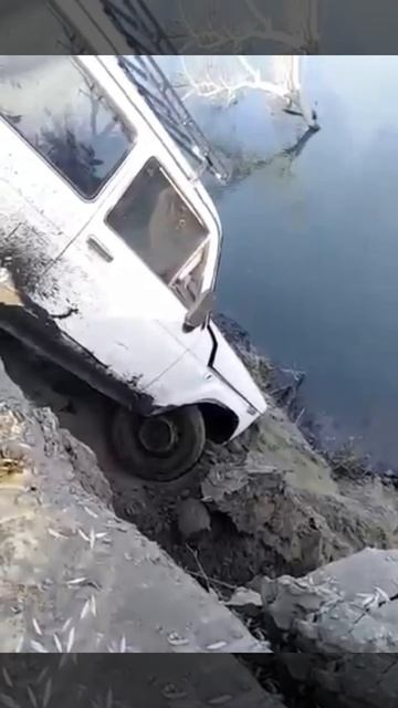 Суровые сибирские мужики приехали на рыбалку. Октябрь. Река Обь. Строго 18+... смотреть онлайн