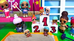 МУЛЬТИК ЛОЛ😜 КТО БЫСТРЕЕ, ВЫШЕ, СИЛЬНЕЕ💪 в детском садике лол сюрприз куклы пупсики ДАРИНЕЛКА