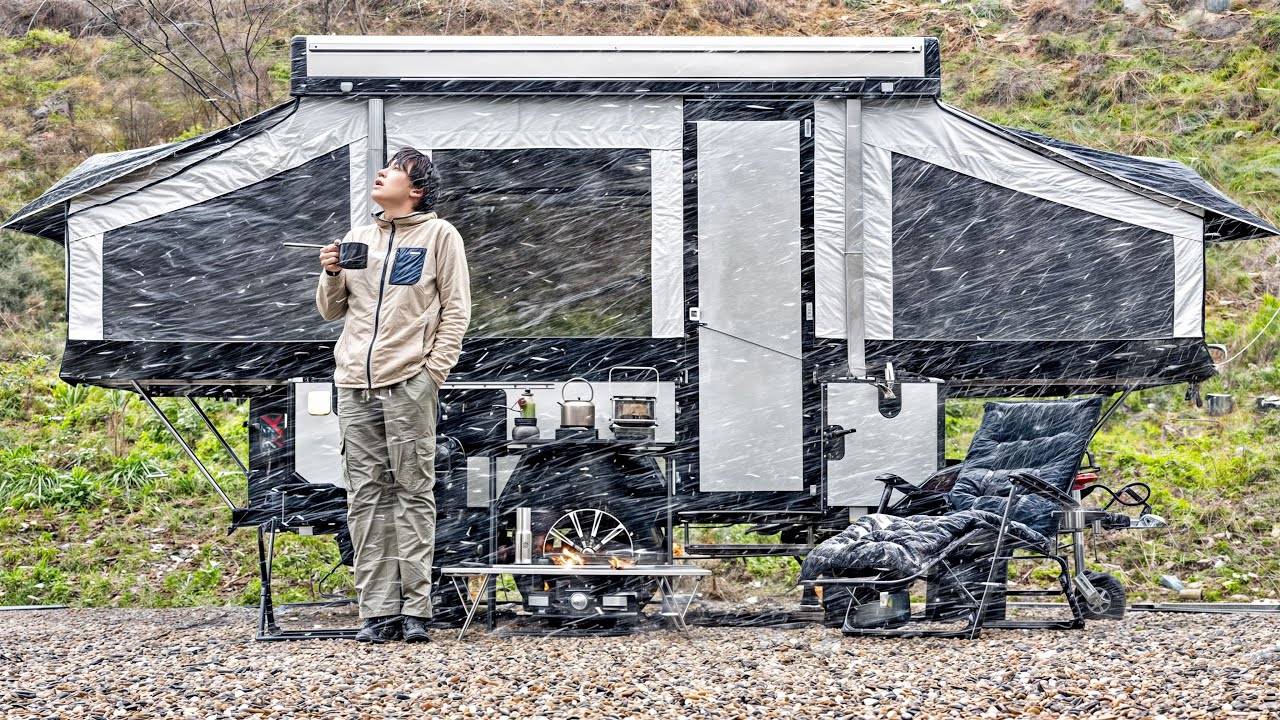 ДОЖДЬ и СНЕГ Кемпинг в ПОЛНОСТЬЮ АВТОМАТИЧЕСКОМ прицепе-палатке за 9900 долларов