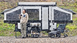 ДОЖДЬ и СНЕГ Кемпинг в ПОЛНОСТЬЮ АВТОМАТИЧЕСКОМ прицепе-палатке за 9900 долларов