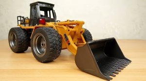 Бульдозер на управлении Huina 1520. Распаковка и обзор игрушки.