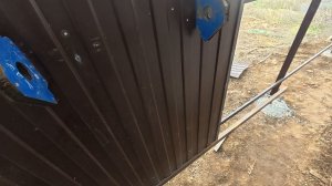 Как прикрутить листы профнастила в одиночку / забор из профнастила