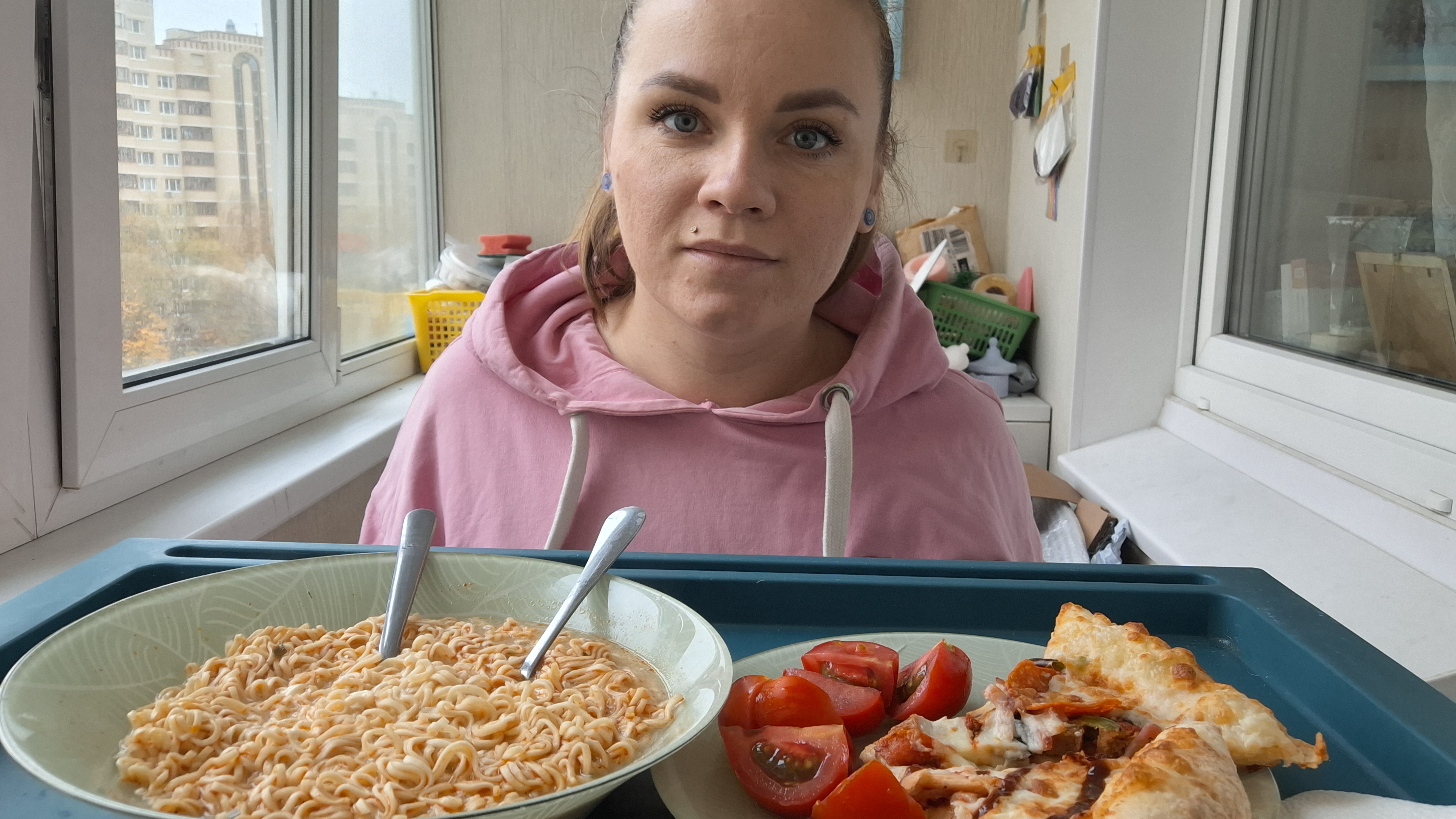 Мукбанг пицца, лапша #обед #мукбанг смотреть онлайн