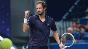 Даниил Медведев вышел в полуфинал теннисного турнира ATP в Алматы