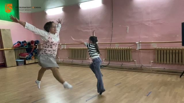 Дети в #ЛагерьНаКаникулах в Частной Школе ИНТЕЛЛИГЕНТ посетили мастер-класс по хореографии🕺 #дети