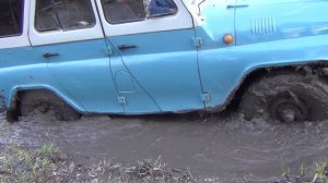 УАЗ буксует в ГРЯЗИ uaz  внедорожники оффроуд грязь  offroad 4х4 оффроад бездорожье буханка