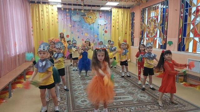 Танец с листочками.
Осенний праздник. смотреть онлайн