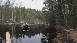 Первая заброска весной. Холодная вода, стройка и охота с собаками.