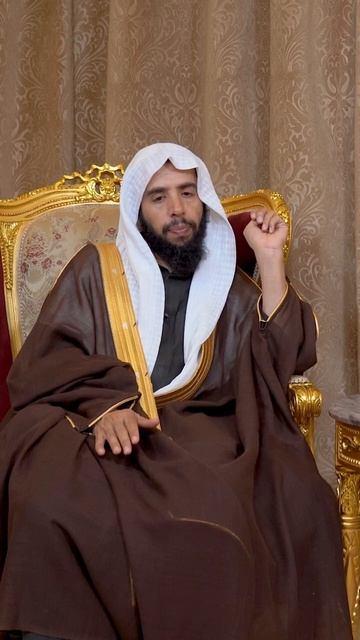 Как проходить перед молящимся, если нет сутры? || Шейх Халид Аль-Мушейких смотреть онлайн