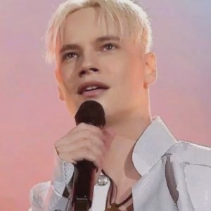 Я пришёл ниоткуда и шёл в никуда... Столько разных дорог, а моя лишь одна...