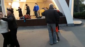 В бокалах тихо тонут свечи, а я тону в глазах твоих!!!💃🌹Танцы в парке Горького!!!💃🌹Харьков 2021