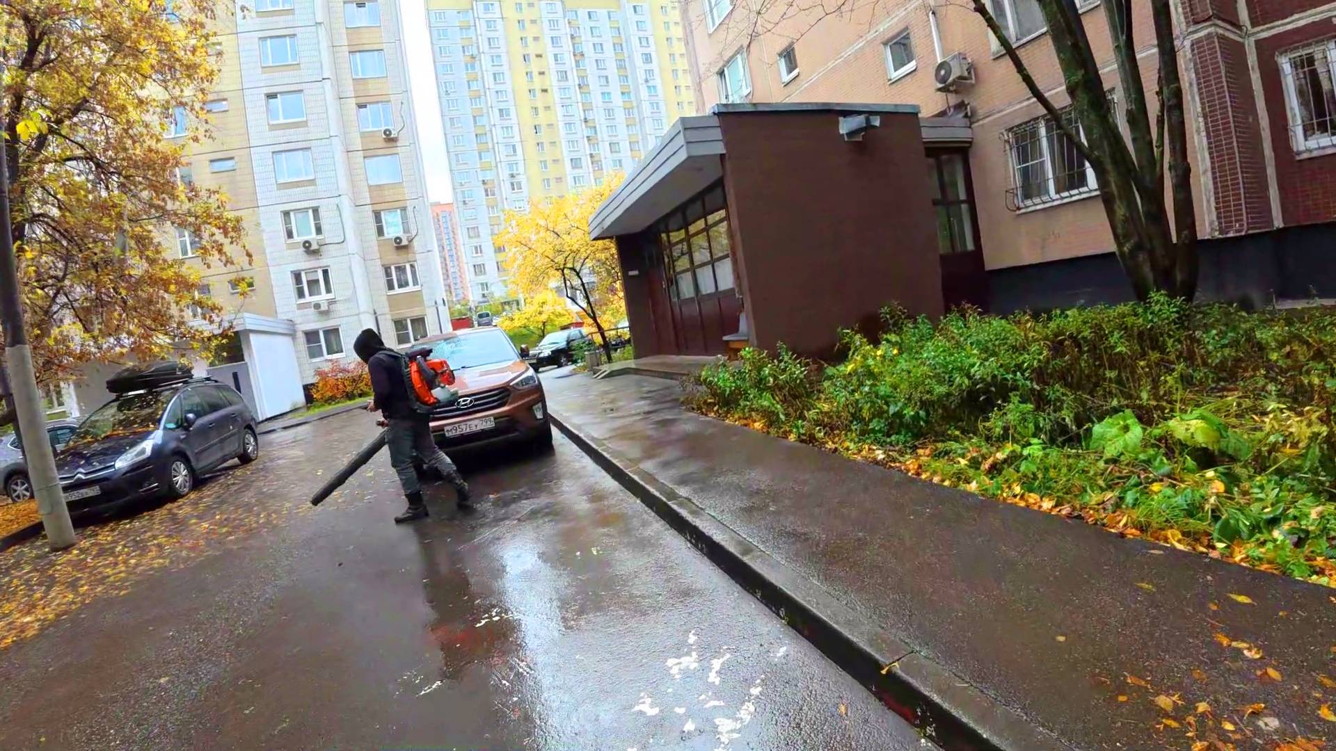 ОСЕНЬЮ ВО ВСЕХ ДВОРАХ МОСКВЫ И НЕ ТОЛЬКО! смотреть онлайн