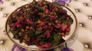 Очень вкусный салат из свёклы, горошка и маринованных огурцов можно приготовить всего за 5 минут👍💯