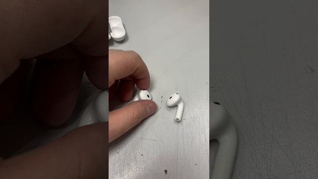 Apple AirPods 4