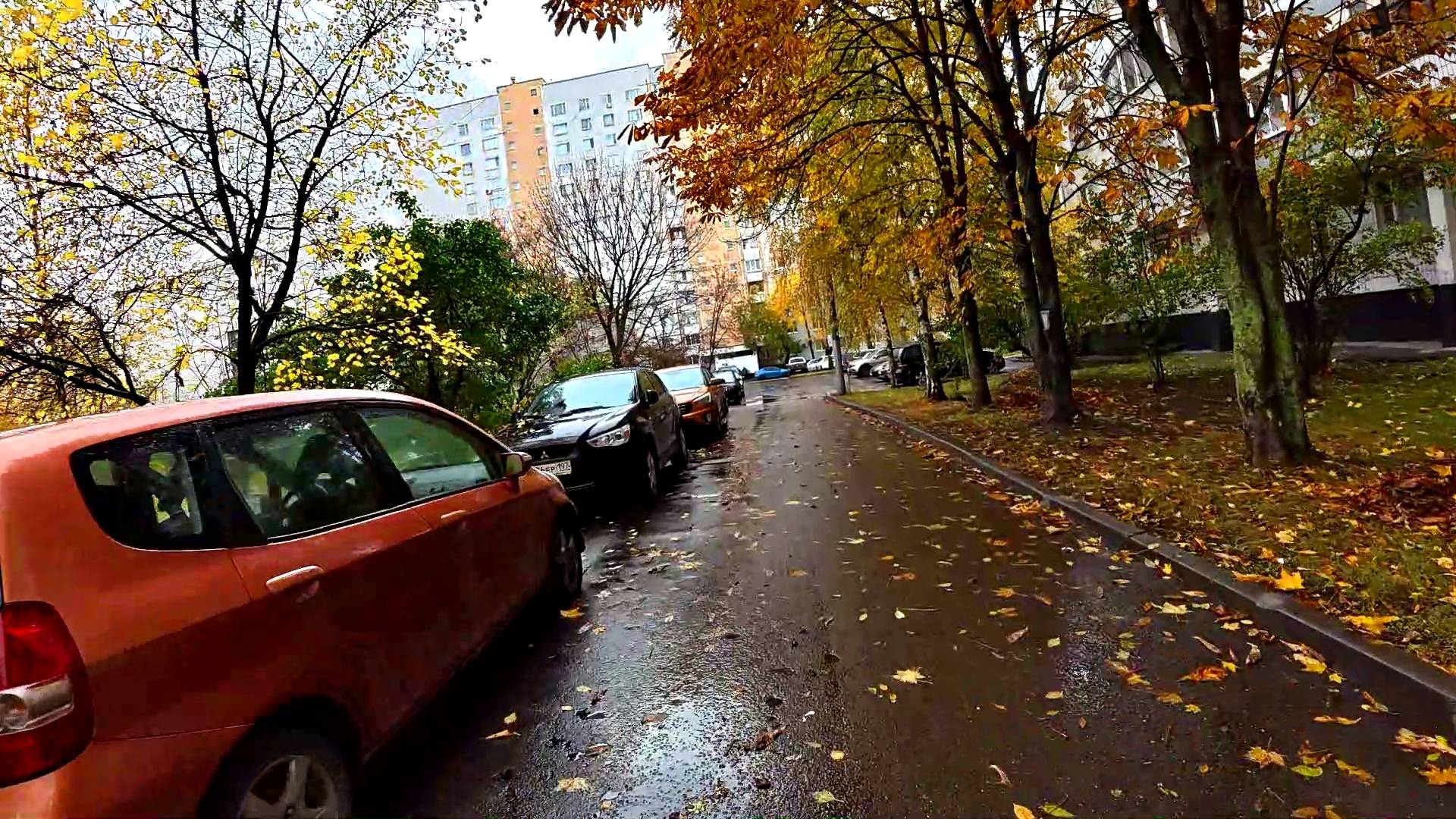 Уличные молчаливые прогулки. Московские дворы. Осень. смотреть онлайн