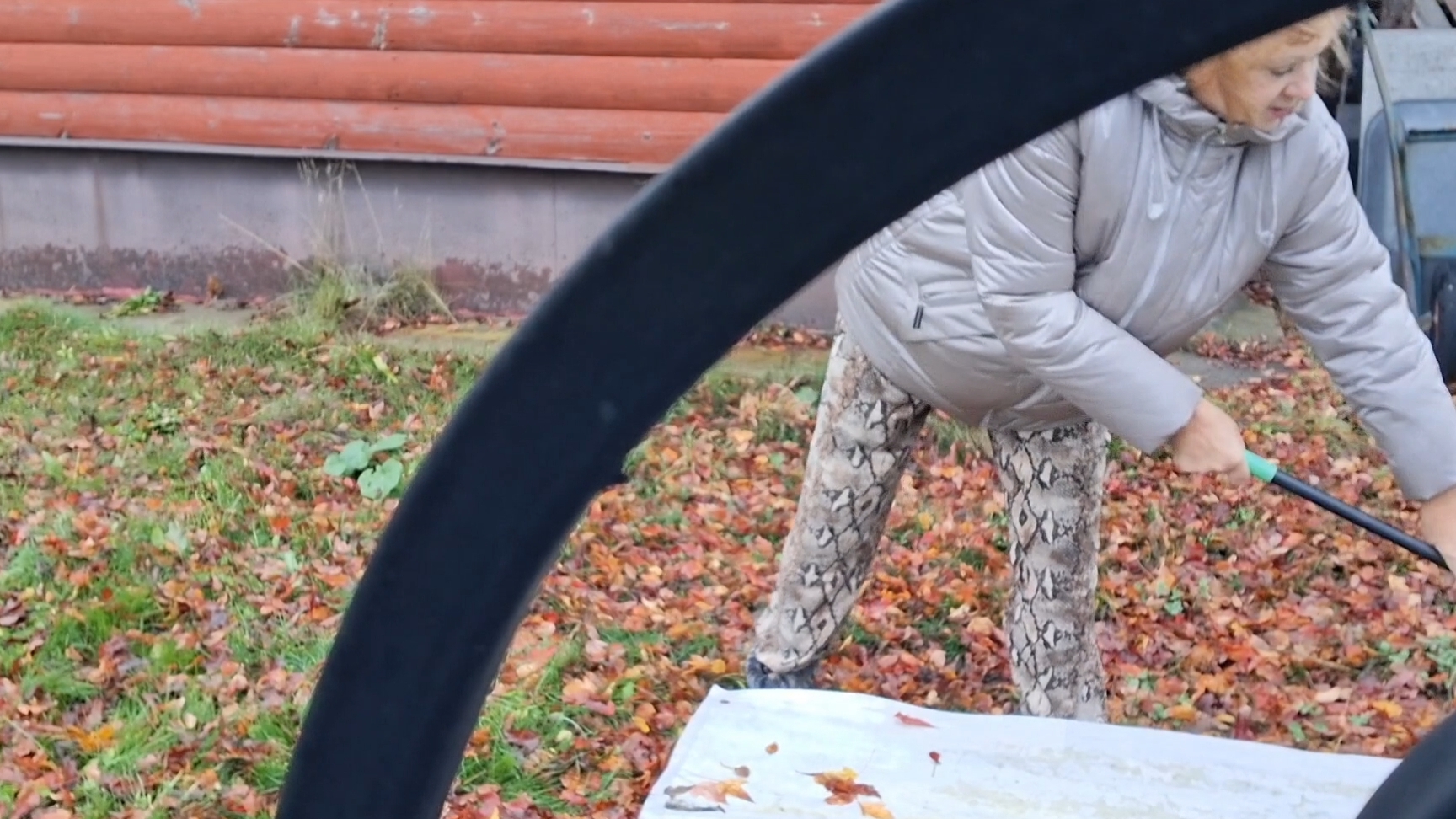 Вкалываю....как 'ПАПА КАРЛО".... смотреть онлайн