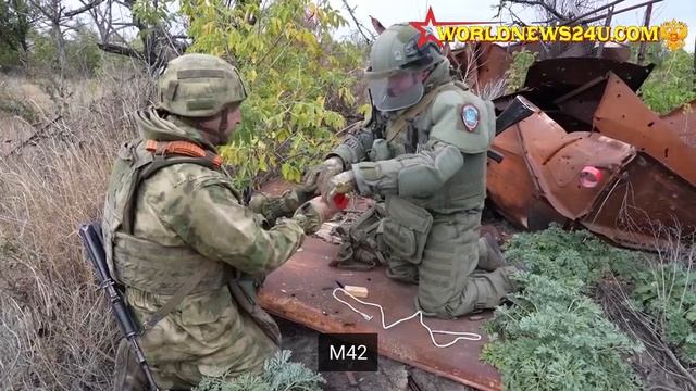 Sappers from the Center Force Group are clearing mines in liberated territories in Krasnoarmeysk смотреть онлайн