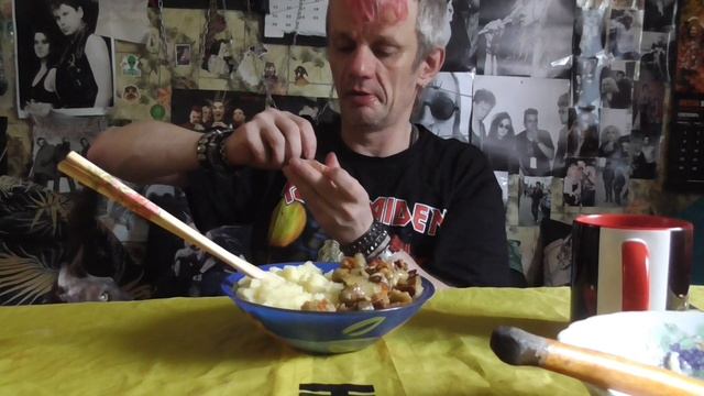 мукбанг картошка с бакложанами суп с тушёнкой и чай