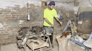 Процесс изготовления деревянных чёток. Пакистан