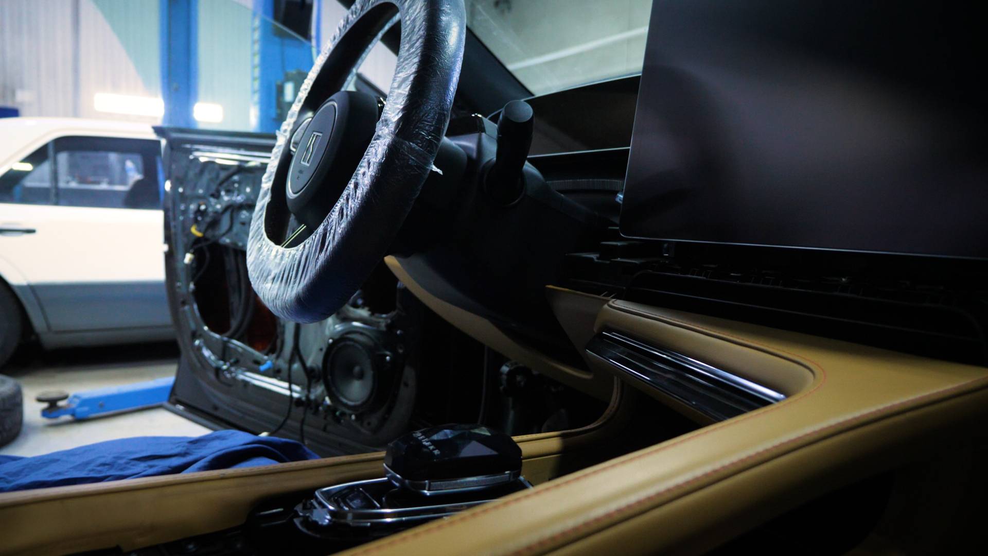 Фронт работ над Автомобилем Zeekr в Установочном центре СПАРТА МАРКЕТ смотреть онлайн