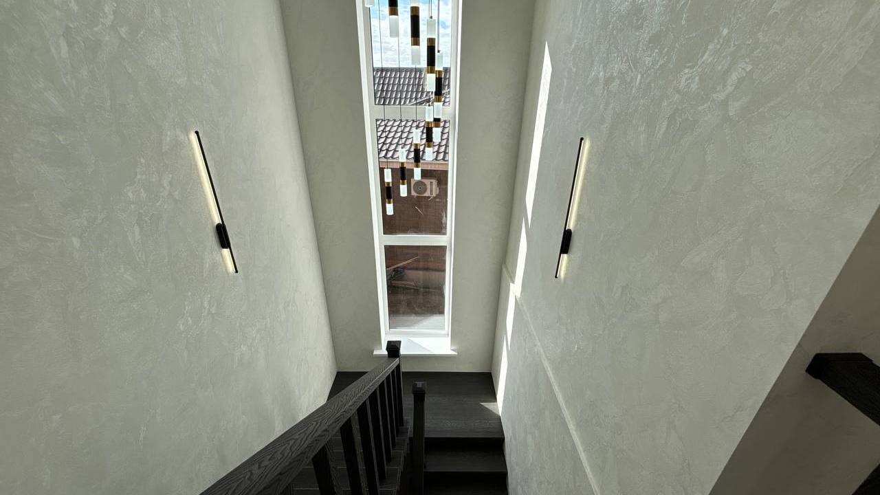 Двухэтажный дом с ремонтом.