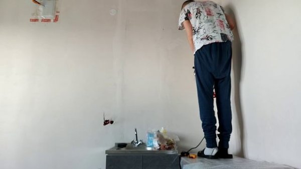 Первая кухонная полка в новой квартире