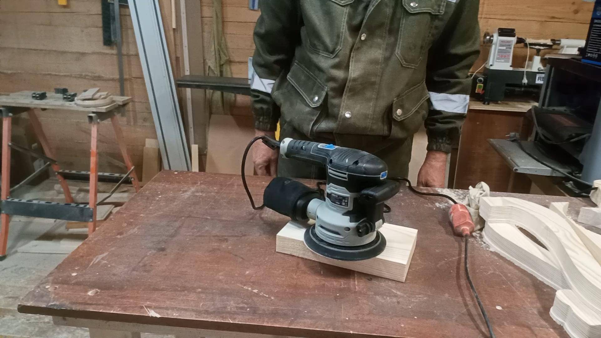 Шлифмашина эксцентриковая сетевая DEKO DKG550 смотреть онлайн