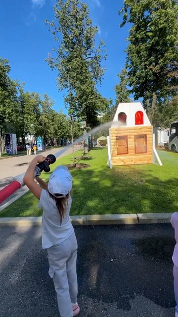 «Москва 2030», Лужники #москва2030#лужники#лето#будущее#дети#близняшки#двойняшки#тройняшки#сестры смотреть онлайн