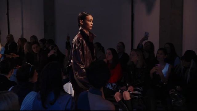 Показ женской коллекции Christopher Esber осень-зима 2025-2026