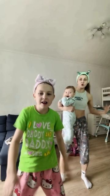 С дочкой на одной волне 😂