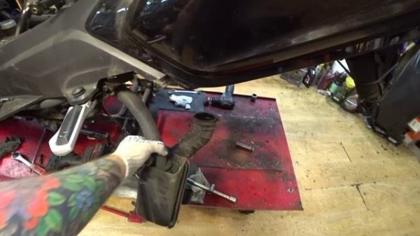 117. Sym maxsym 400. Всего лишь поменять сальник коленвала.