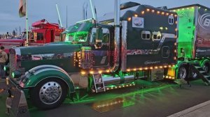 Крутые траки ночью. Чумовая подсветка!