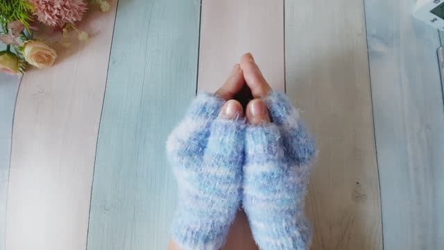 МИТЕНКИ мягкие и пушистенькие из ТРАВКИ. / МК / смотреть онлайн