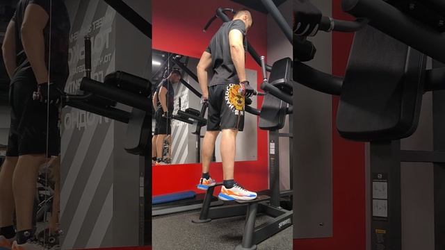 Путь боулера привел в спортзал. Грудь, трицепс смотреть онлайн