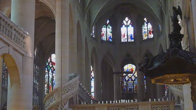 Церковь Сент-Этьен-дю-Мон - Париж, Франция. смотреть онлайн