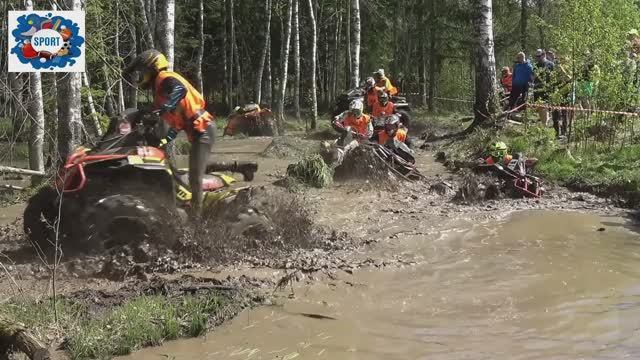 Сумасшедшая гонка на квадроциклах по бездорожью
